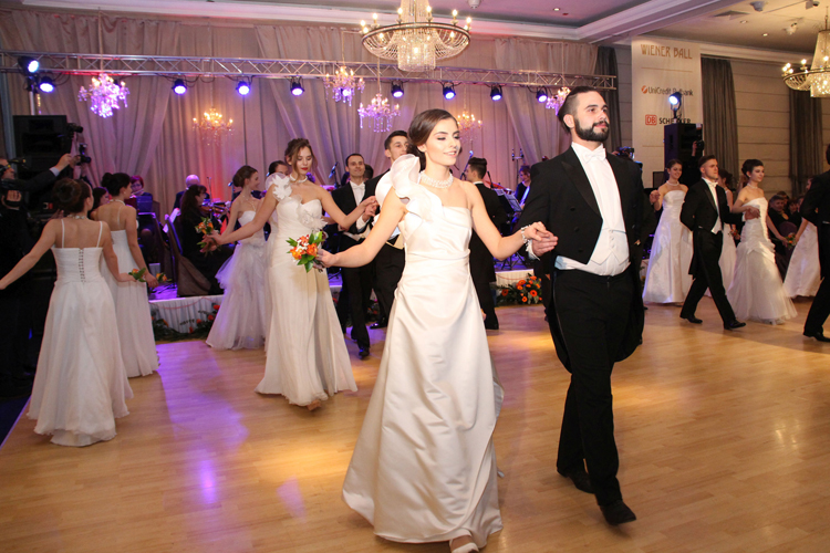 430 почитатели на виенския валс се събраха на 11 февруари в „София хотел Балкан“ на 17-ия благотворителен Виенски бал