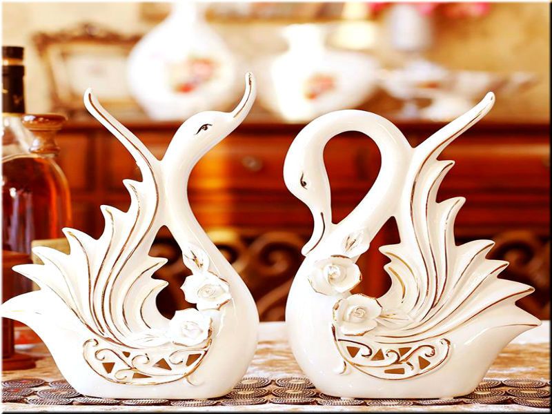 Шаферката с кошница, лебедите забравете