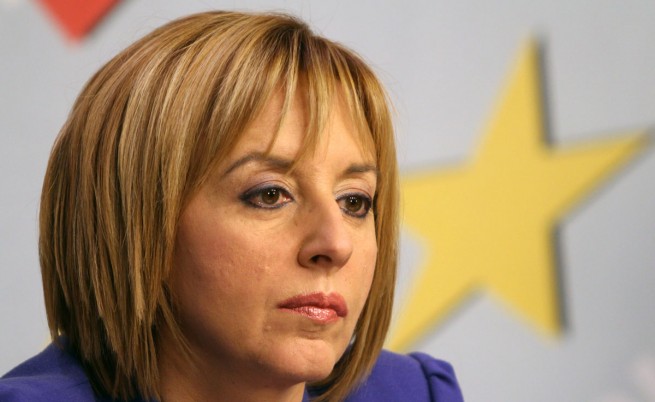 Астропортрет на Мая Манолова - Чужда сред свои, чужда за всички